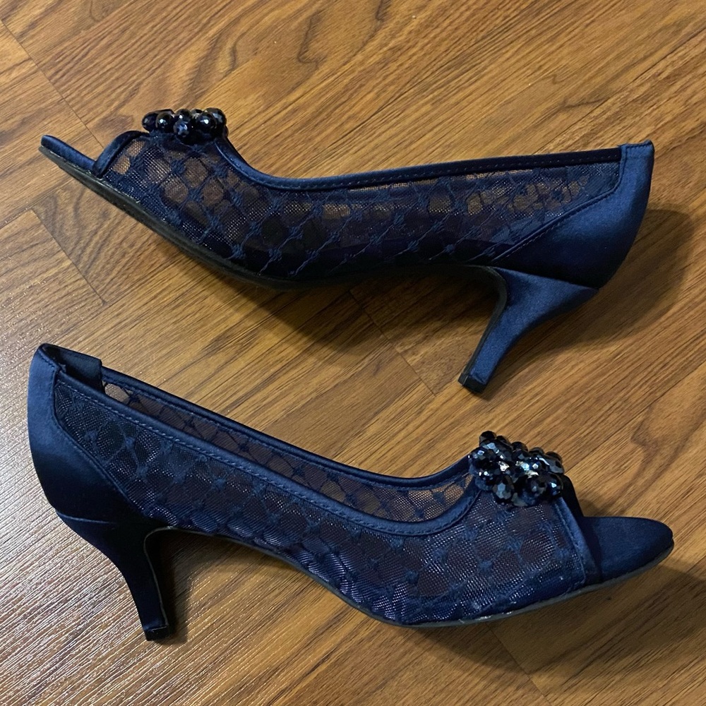 Karen Scott size 8 navy heels